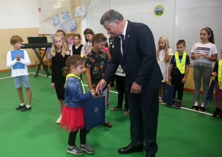 PRVOŠOLČKI BEGUNJE 22 FOTO LJUBO VUKELIČ